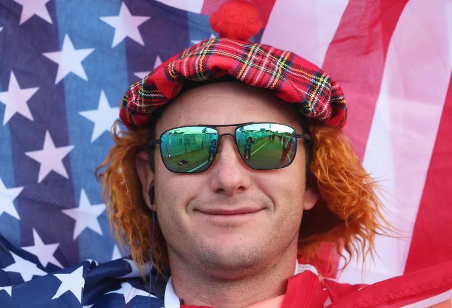 Un coloratissimo tifoso americano durante la Ryder Cup (Getty Images)
